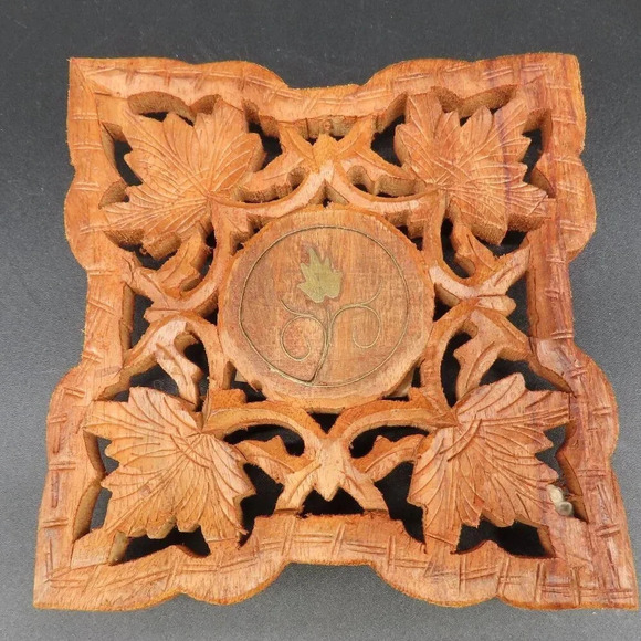 Wood hand carved trivet wall hanging with gold colored inlay Vintage - Picture 1 of 8